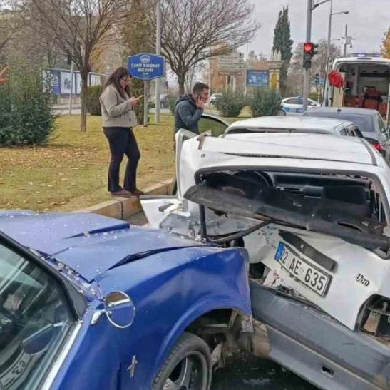 Elazığ'da 4 araçlı zincirleme kaza: 1 yaralı