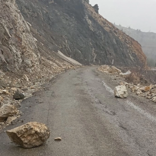 Gölbaşı ilçesinde korkutan heyelan