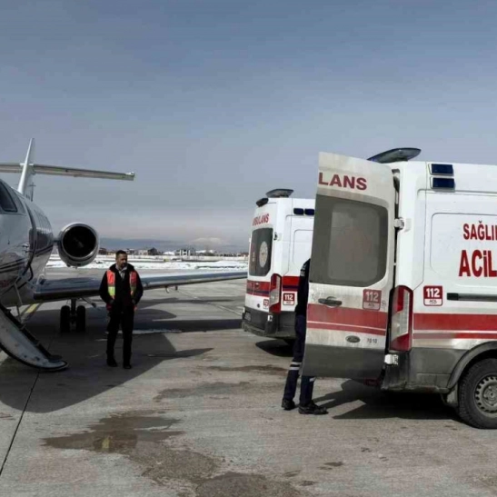 Hasta 2 bebek ambulans uçakla İstanbul'a sevk edildi