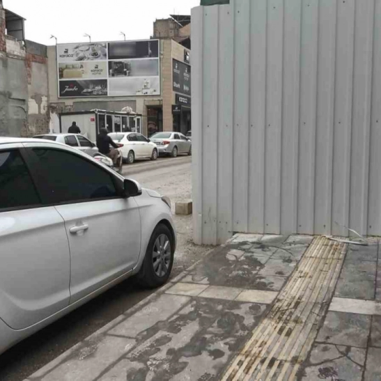 Kaldırım işgalleri vatandaşlara pes dedirtiyor