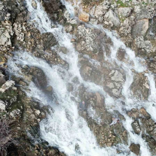 Kurumak üzere olan su kaynağı çağlayana dönüştü