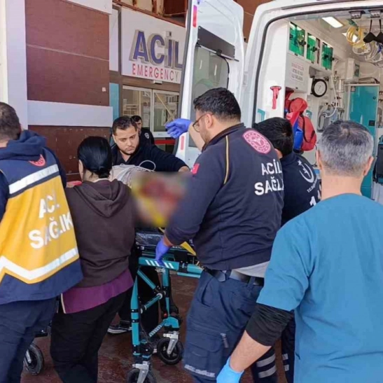 Tekeri çıkan otomobil takla attı: 1'i ağır 2 yaralı