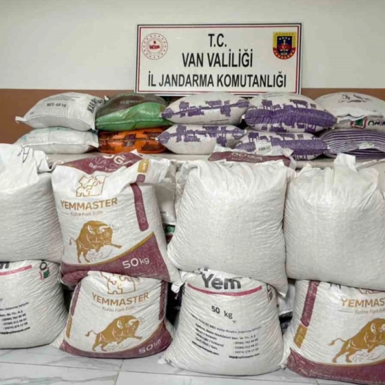 Van'da 3,5 milyon TL değerinde kaçak gıda malzemesi ele geçirildi
