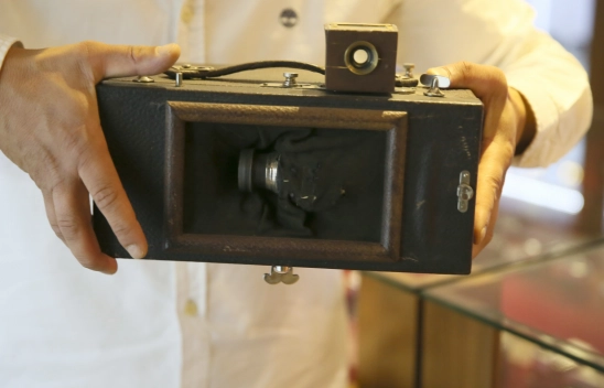 119 yıllık fotoğraf makinesi görenleri şaşırtıyor