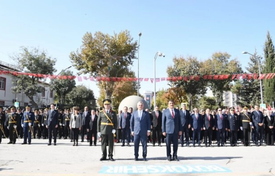 29 Ekim Cumhuriyet Bayramı Kutlamaları Çelenk Sunma Töreni İle Başladı