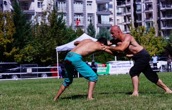 300 Pehlivan Er Meydanına Çıktı