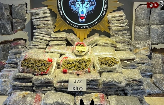 372 kilogram skunk ele geçirildi