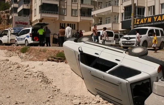 Adıyaman Besni'de Otomobil Devrildi: 5 Yaralı
