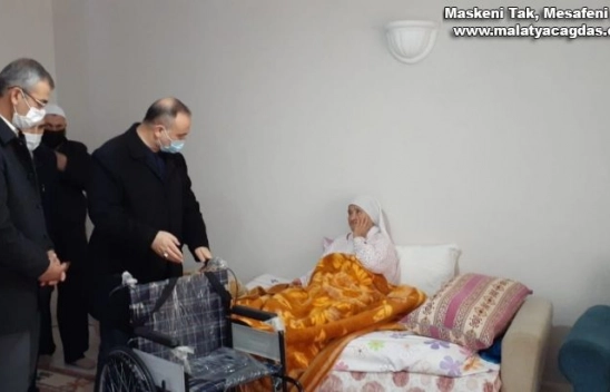 Engellilere sandalye desteği