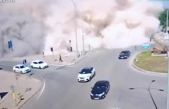 Ağır hasarlı Binanın Yıkılma Anı