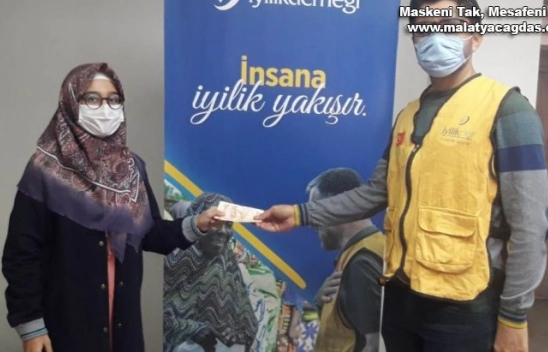 Aldığı ilk bursu bağışladı