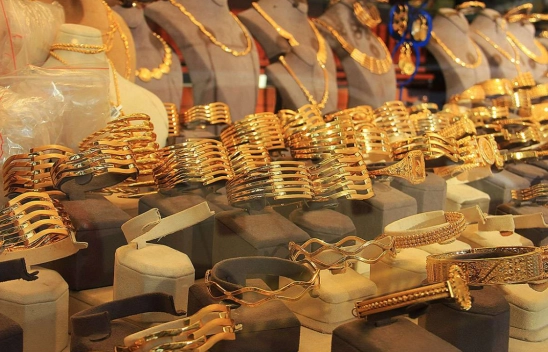 Altın Haftaya Düşüşle Başladı