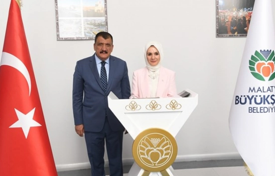 Bakan Göktaş, Malatya Büyükşehir Belediye Başkanı Gürkan'ı ziyaret etti: