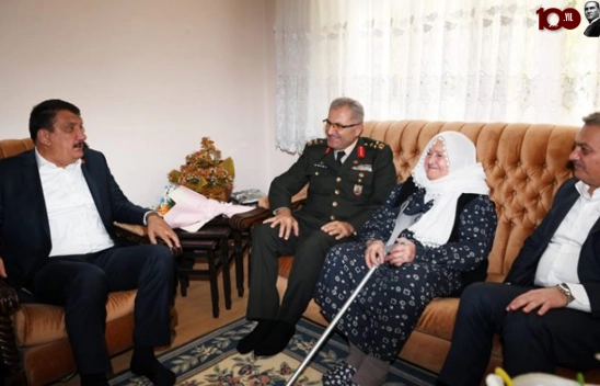 Başkan Gürkan Cumhuriyetimizin 100. Yılında Asırlık Çınarları Ziyaret Etti