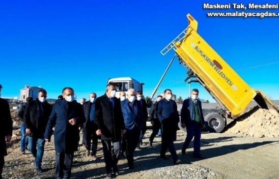 Başkan Gürkan 30 metrelik yolda incelemelerde bulundu