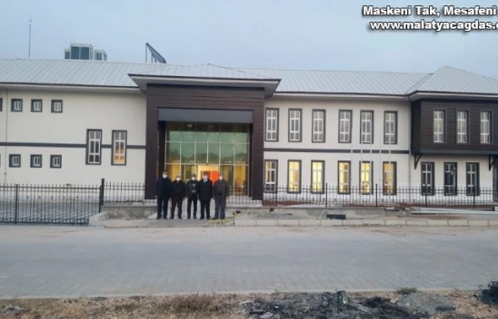 Başkan Sümer Besni Gençlik Merkezi mimarisiyle kendine hayran bırakıyor