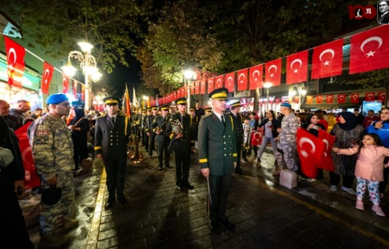 Binlerce Malatyalı Kortej Yürüyüşüne Ve Fener Alayına Katıldı