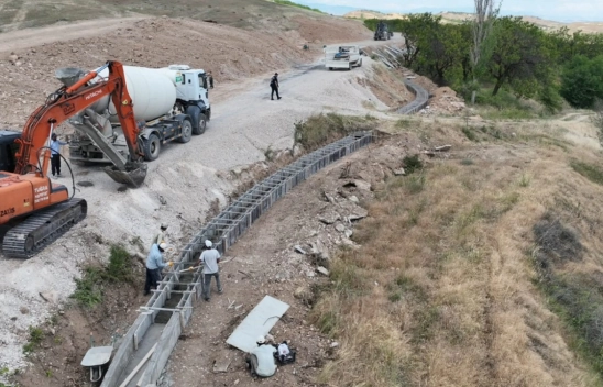 Çayırköy'de sulama kanalı yapılıyor