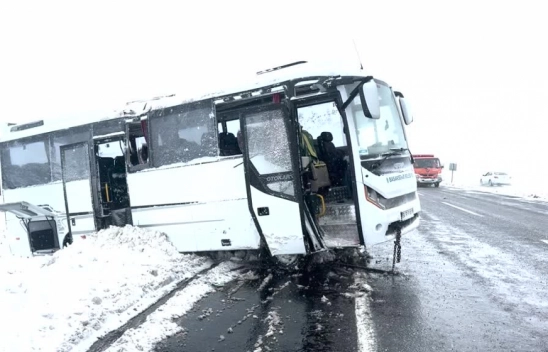 Cenazeye Giden Midibüs Devrildi: 3'ü Ağır 22 Yaralı