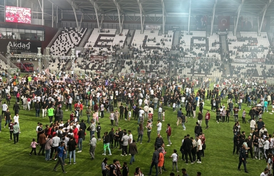 Çimentaş Elazığspor'un TFF 3. Lig'deki şampiyonluğu coşkuyla kutlandı