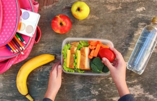 Çocuklar için sağlıklı beslenme çantası hazırlamanın kuralları