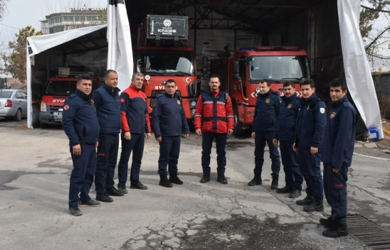 Depremde yüzlerce kişiyi enkazdan çıkaran Malatya İtfaiyesi konteynerde görevlerini sürdürüyor