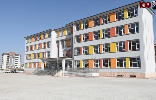 Depremden etkilenen Malatya'daki okulda yaşatılıyor