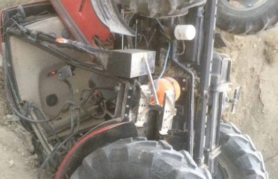 Devrilen traktörün altında kaldı: 1 ölü