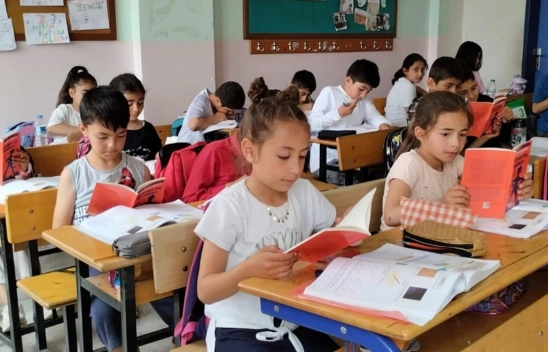 Doğanşehir'de çocuklar kitap okuma günleri yapıyor