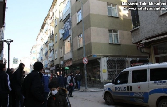 Orta hasarlı bir bina tahliye edildi