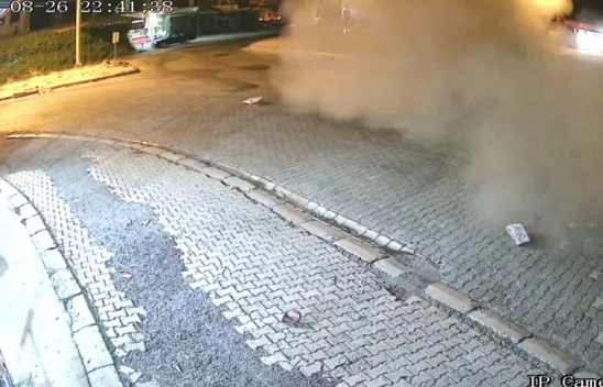 Elazığ'da freni boşalan tırın kaza anı kamerada