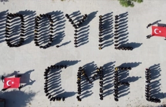 Elazığ'da öğrenciler 100. yıl koreografisi oluşturdu