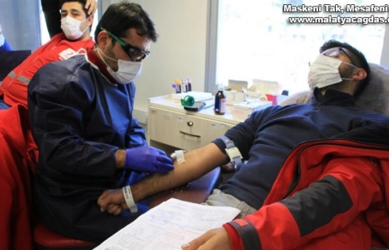 80 gönüllü kan verdi