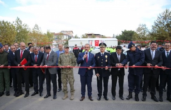 Emniyet ve jandarma teşkilatına 80 araç teslim edildi