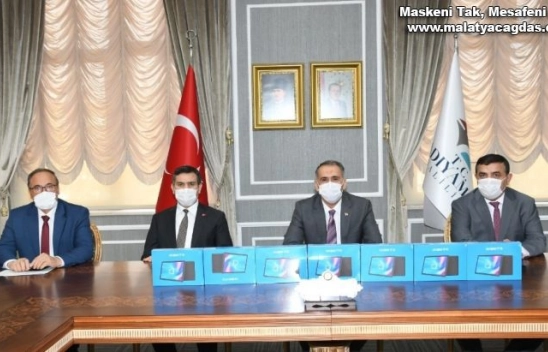 Uzaktan eğitime 500 tablet ile destek
