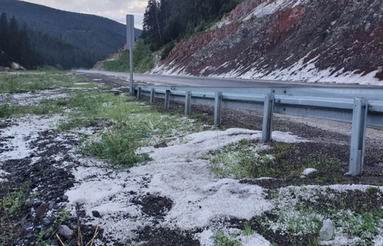 Erzurum ve Ardahan'da dolu ve sağanak etkili oldu