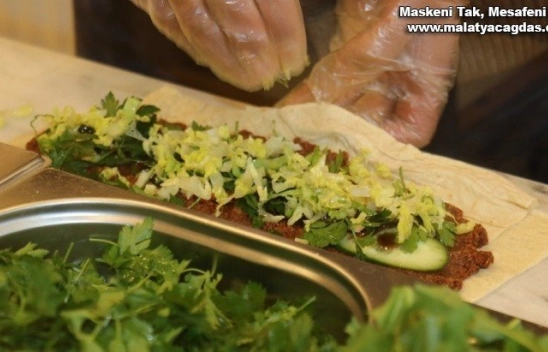 Esnaftan askıda çiğköfte kampanyası