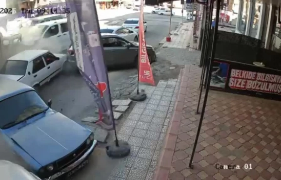 Freni patlayan kamyon dehşet saçtı: 15 araç birbirine girdi, 5 yaralı