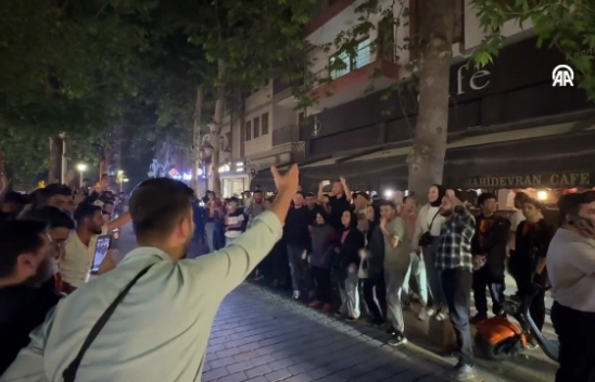 Galatasaray taraftarları şampiyonluğu kutladı