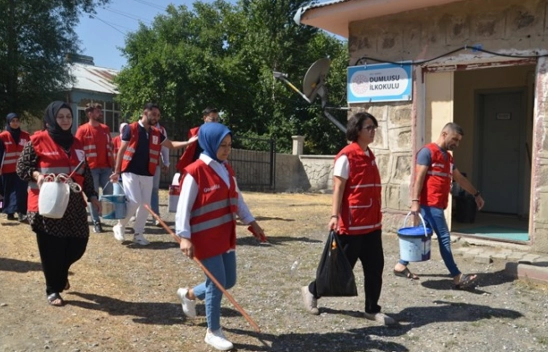 Gönüllüler Duvarları Boyadı, Sınıfları Rengarenk Yaptı