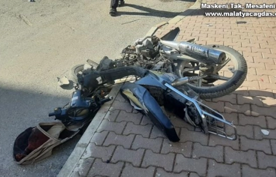 Hafif ticari araç ile motosiklet çarpıştı: 1 yaralı