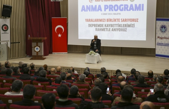 HAK-İŞ'ten depremlerde yaşamını yitirenler için anma programı