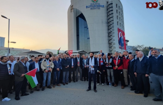 İHH üyeleri İncirlik Üssü'ne gitmek için yola çıktı