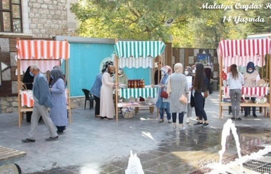 İlk Hanımeli Pazarı Gazi Parkı'nda Açıldı