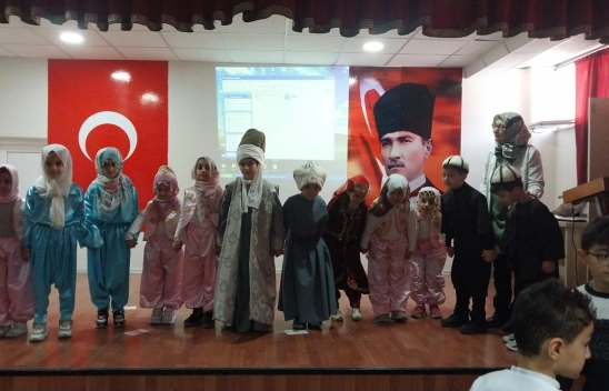 İsmet Paşa İlkokulu 1-B Sınıfı Mevlana'yı Anma Haftasında Yüreklere Dokundu