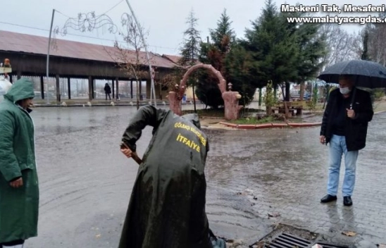 itfaiye ekiplerinden su baskınlarına karşı yoğun mesai