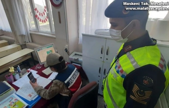 Jandarmadan öğrencilere EBA üzerinden eğitim