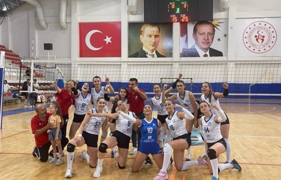 Bayanlar Voleybol Takımı 8'de 8'de Yaptı
