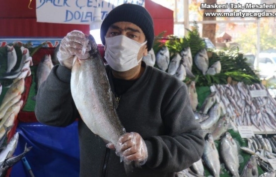 Kısıtlamada vatandaşlardan balıklara yoğun ilgi