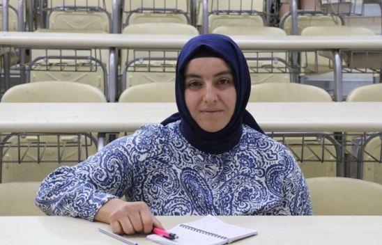 Lösemi nedeniyle hayatını kaybeden kızının üniversite hayalini gerçekleştiriyor